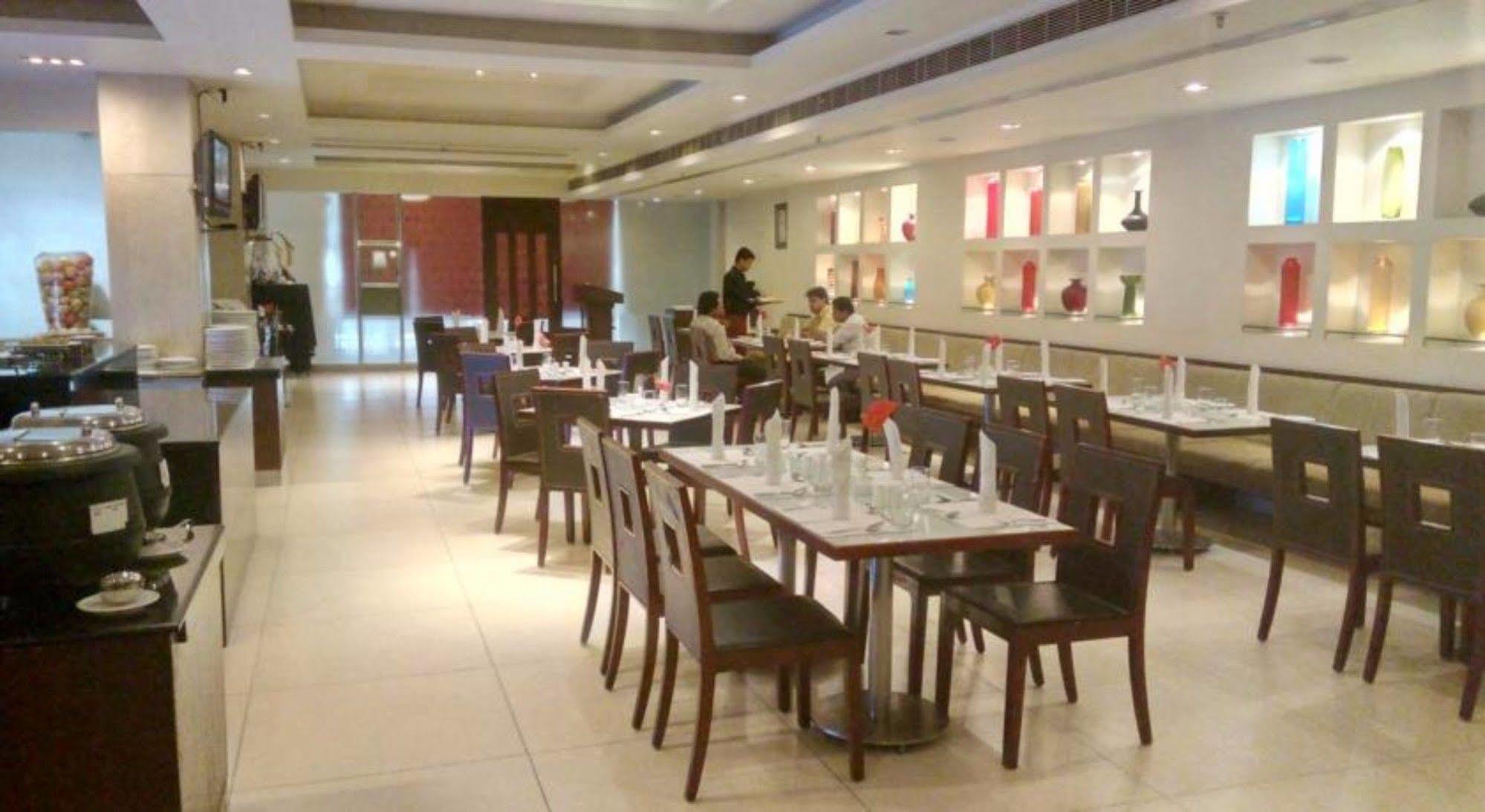 מלון היידראבד Hampshire Plaza מראה חיצוני תמונה